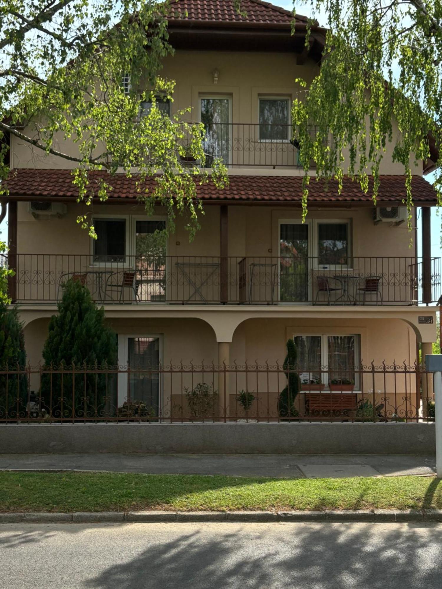 Afamado Apartman Fisli Hévíz Exterior foto